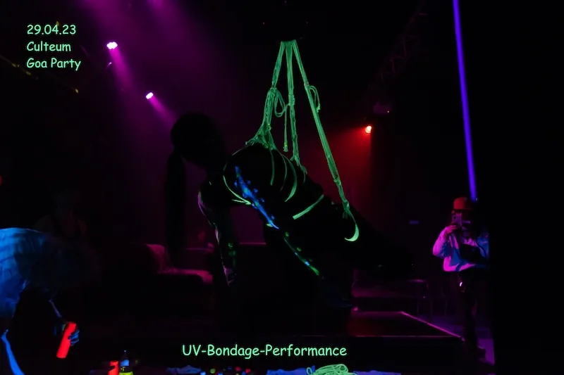 UV-Bondage